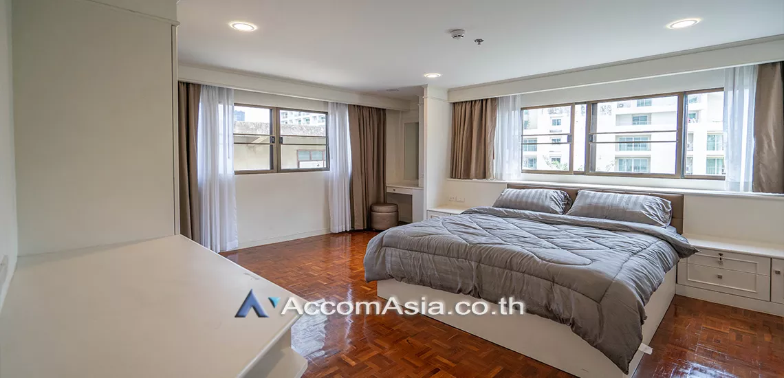 6  3 br Apartment For Rent in Sukhumvit ,Bangkok BTS Phrom Phong at Low-rise apartment, Walk 400m to BTS AA17023