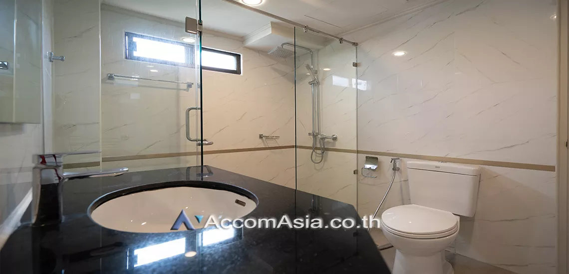 9  3 br Apartment For Rent in Sukhumvit ,Bangkok BTS Phrom Phong at Low-rise apartment, Walk 400m to BTS AA17023