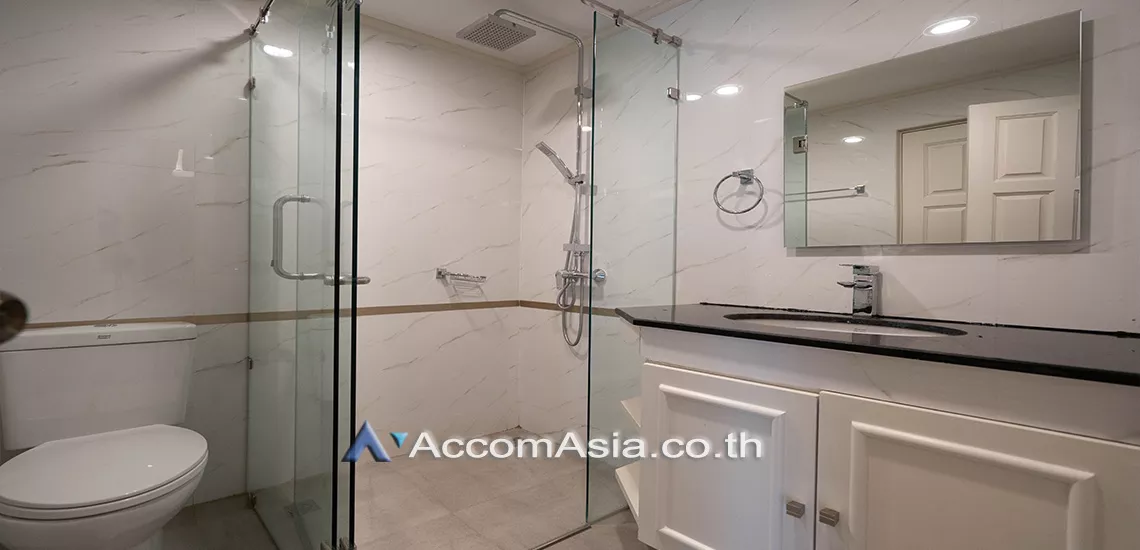 10  3 br Apartment For Rent in Sukhumvit ,Bangkok BTS Phrom Phong at Low-rise apartment, Walk 400m to BTS AA17023