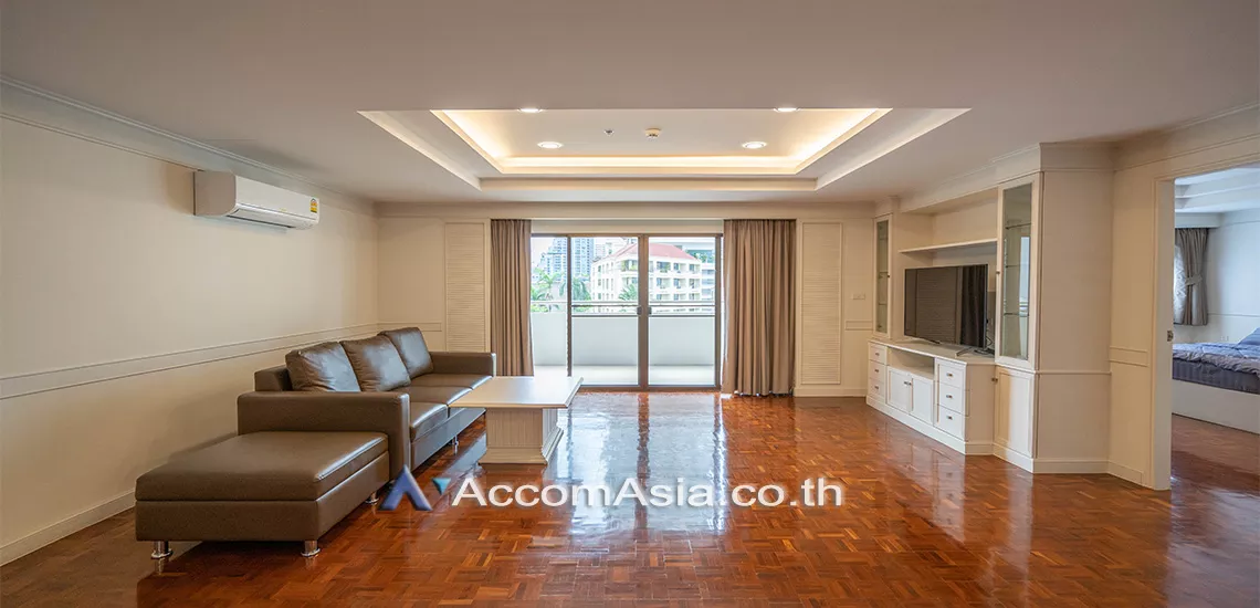 Big Balcony |  Low-rise apartment, Walk 400m to BTS Apartment  3 Bedroom for Rent BTS Phrom Phong in Sukhumvit Bangkok