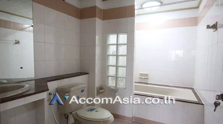 7  1 br Apartment For Rent in Sukhumvit ,Bangkok BTS Phrom Phong at Low-rise apartment, Walk 400m to BTS AA17024