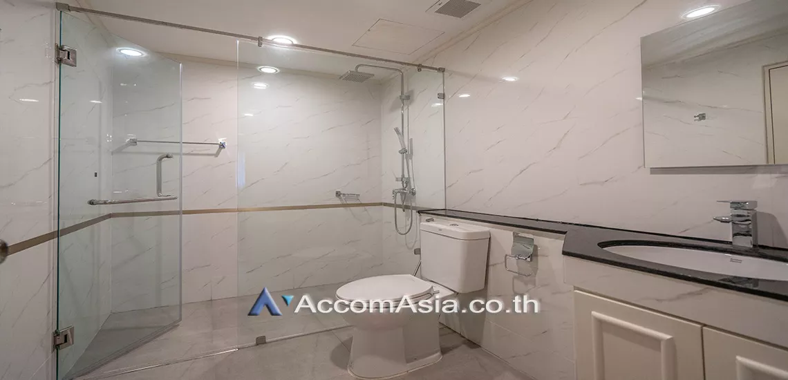 7  2 br Apartment For Rent in Sukhumvit ,Bangkok BTS Phrom Phong at Low-rise apartment, Walk 400m to BTS AA17025