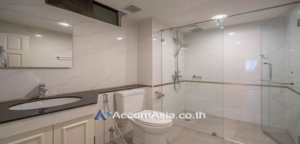 8  2 br Apartment For Rent in Sukhumvit ,Bangkok BTS Phrom Phong at Low-rise apartment, Walk 400m to BTS AA17025
