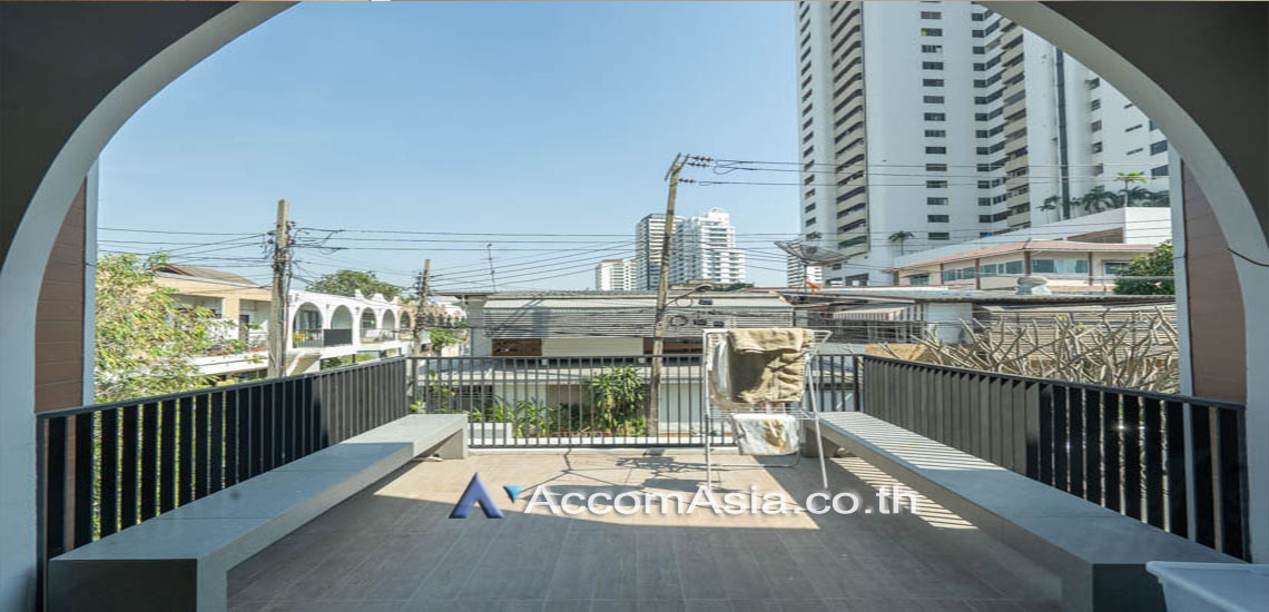 6  3 br Townhouse for rent and sale in Sukhumvit ,Bangkok BTS Ekkamai AA17062