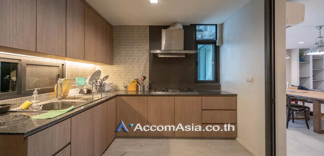 Home Office |  3 Bedrooms  Townhouse For Rent in Sukhumvit, Bangkok  near BTS Ekkamai (AA17062)