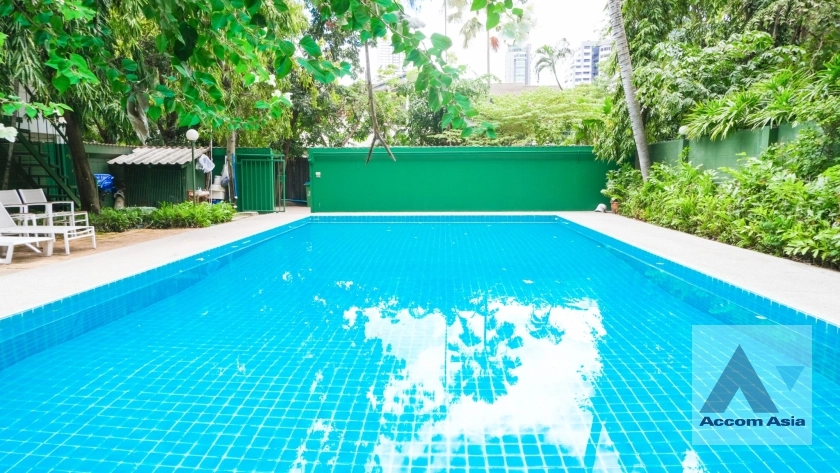  2  4 br House For Rent in Sukhumvit ,Bangkok BTS Phrom Phong AA17071