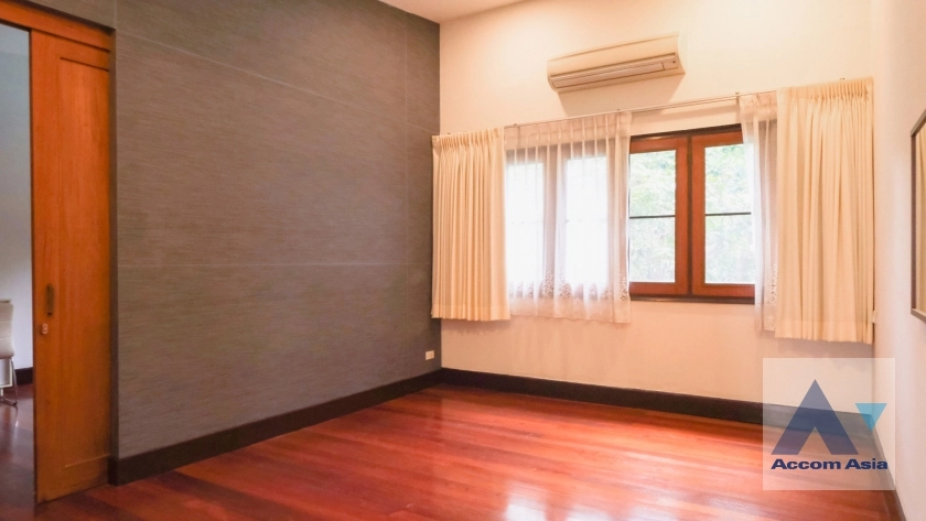 12  4 br House For Rent in Sukhumvit ,Bangkok BTS Phrom Phong AA17071