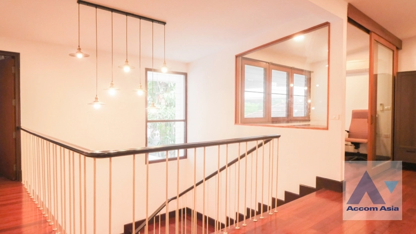 17  4 br House For Rent in Sukhumvit ,Bangkok BTS Phrom Phong AA17071