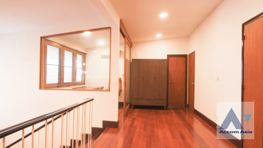 10  4 br House For Rent in Sukhumvit ,Bangkok BTS Phrom Phong AA17071