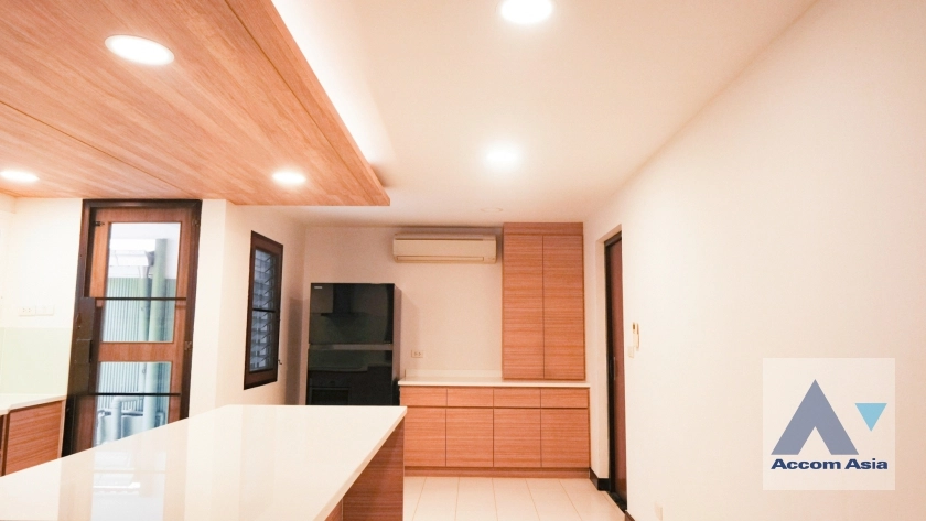 15  4 br House For Rent in Sukhumvit ,Bangkok BTS Phrom Phong AA17071
