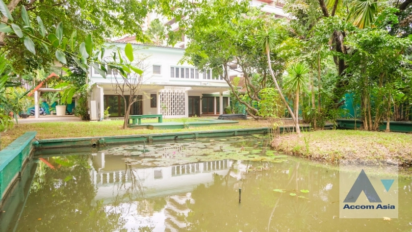 Garden |  4 Bedrooms  House For Rent in Sukhumvit, Bangkok  near BTS Phrom Phong (AA17071)