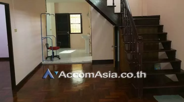  2 Bedrooms  House For Sale in Sathorn, Bangkok  near BTS Chong Nonsi (AA17090)