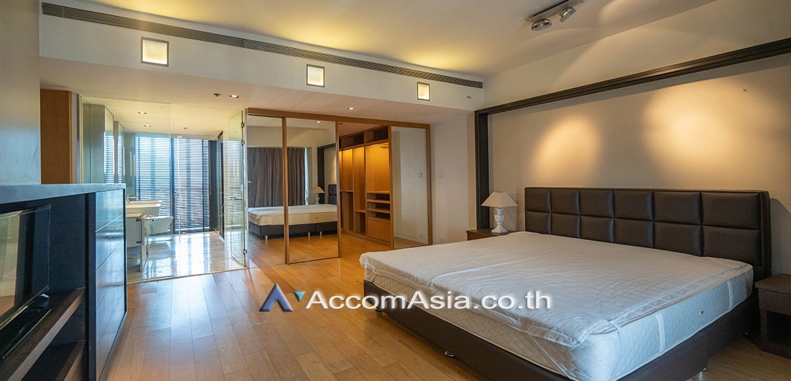 unit 3 Bedrooms  Condominium For Rent in Sathorn, Bangkok  near BTS Chong Nonsi - MRT Lumphini (AA17091)