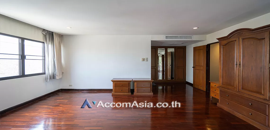 unit 4 Bedrooms  Condominium For Rent in Rama 3, Bangkok  near BRT Thanon Chan (AA17110)