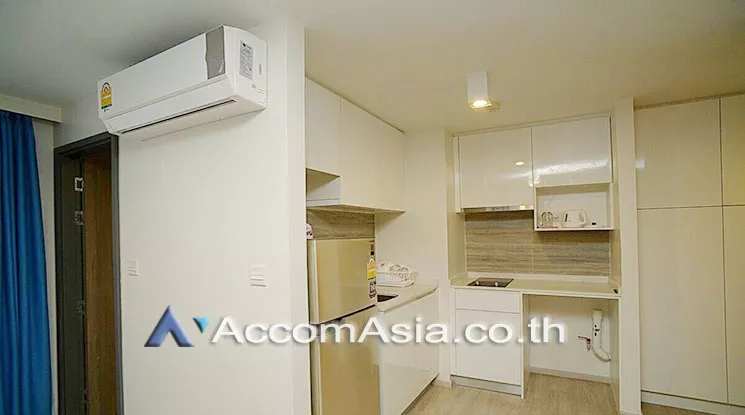 1 Bedroom  Condominium For Sale in Ploenchit, Bangkok  near BTS Ploenchit (AA17113)