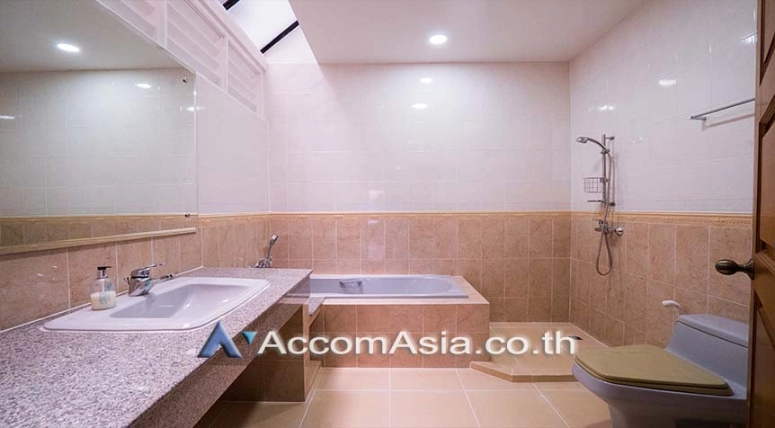 12  4 br Townhouse For Rent in Sukhumvit ,Bangkok BTS Ekkamai at Lotus Point Ekkamai AA17141