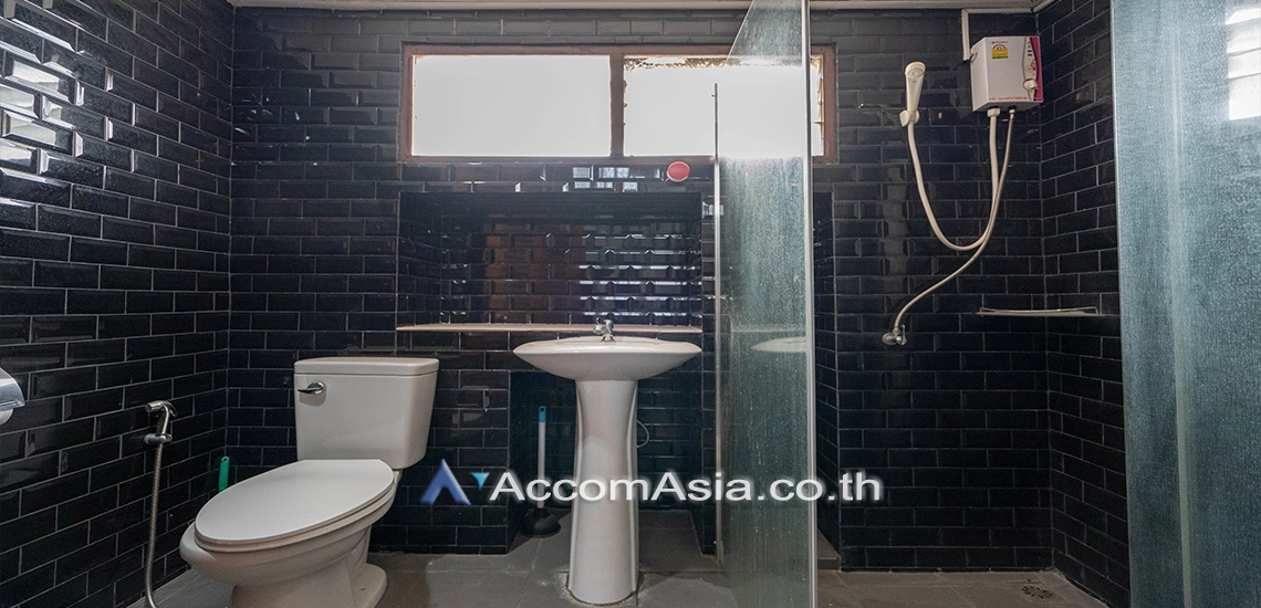 14  5 br House For Rent in Sukhumvit ,Bangkok BTS Ekkamai at Ekkamai Villas AA17168