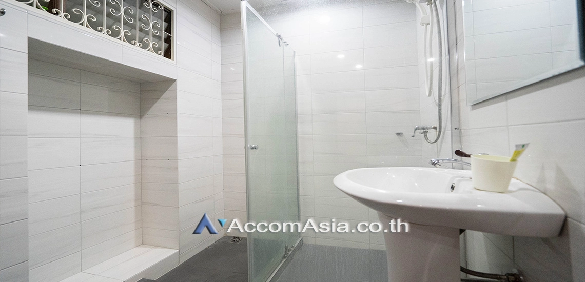 17  5 br House For Rent in Sukhumvit ,Bangkok BTS Ekkamai at Ekkamai Villas AA17168