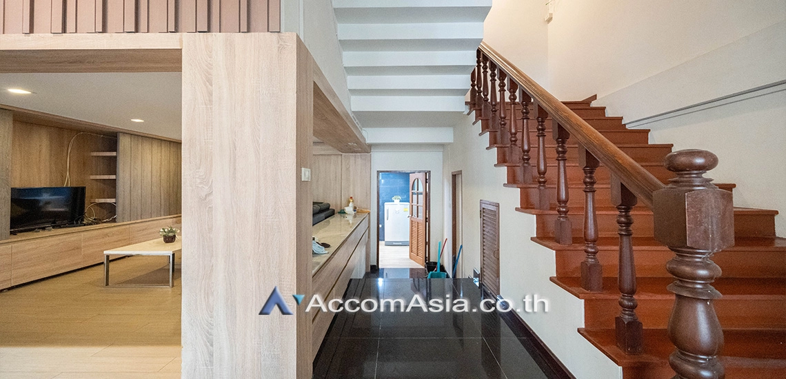  1  5 br House For Rent in Sukhumvit ,Bangkok BTS Ekkamai at Ekkamai Villas AA17168