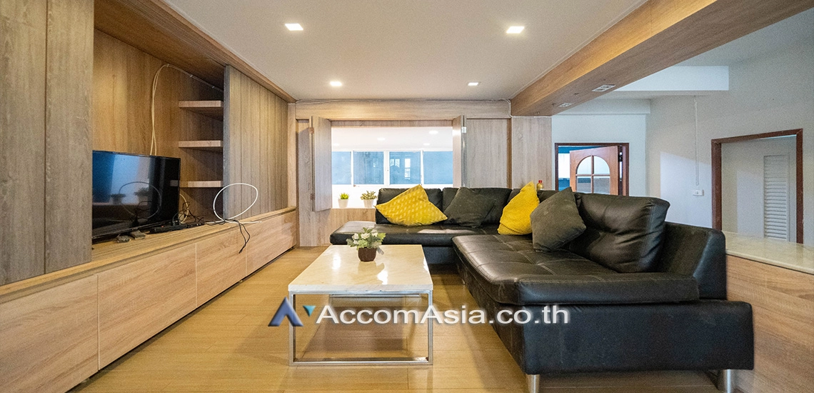 Home Office, Pet friendly |  5 Bedrooms  House For Rent in Sukhumvit, Bangkok  near BTS Ekkamai (AA17168)
