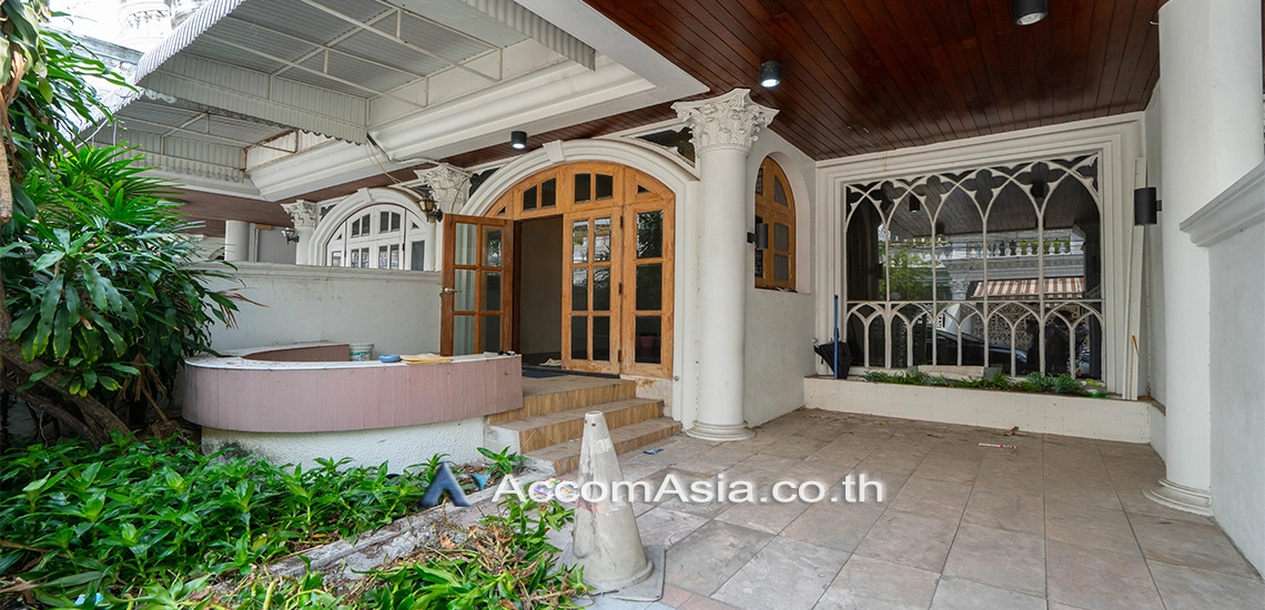 Home Office, Pet friendly |  Ekkamai Villas House  5 Bedroom for Rent BTS Ekkamai in Sukhumvit Bangkok