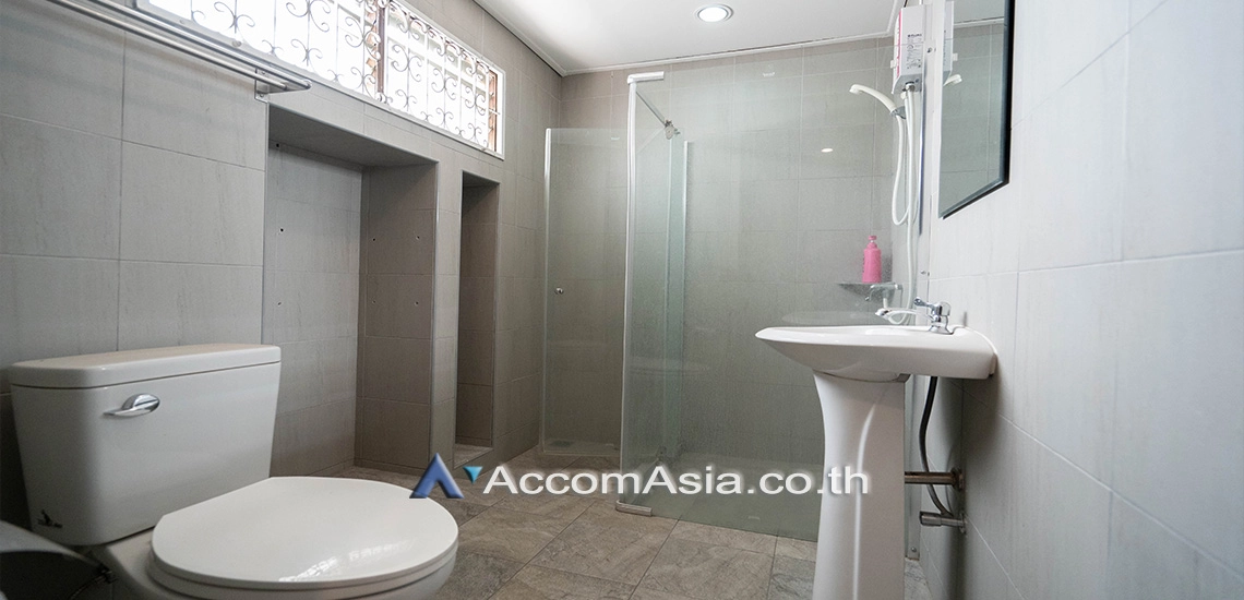 15  5 br House For Rent in Sukhumvit ,Bangkok BTS Ekkamai at Ekkamai Villas AA17168