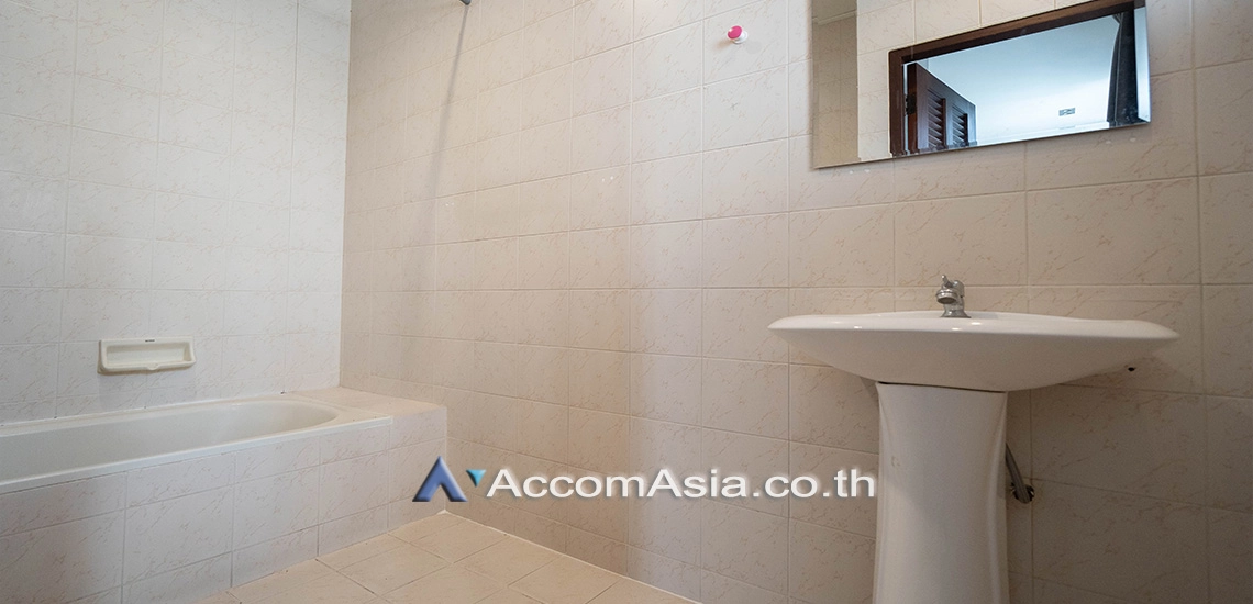 16  5 br House For Rent in Sukhumvit ,Bangkok BTS Ekkamai at Ekkamai Villas AA17168