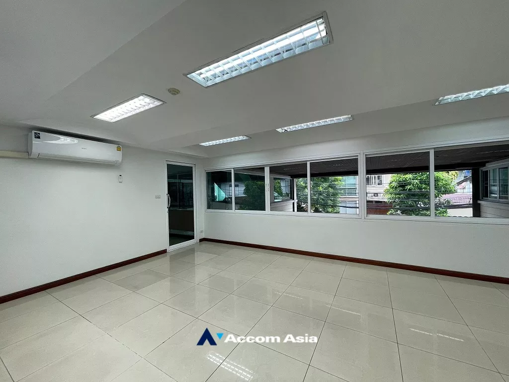  1  Office Space For Rent in Sathorn ,Bangkok BTS Chong Nonsi at Mobicom 2 Building AA17172