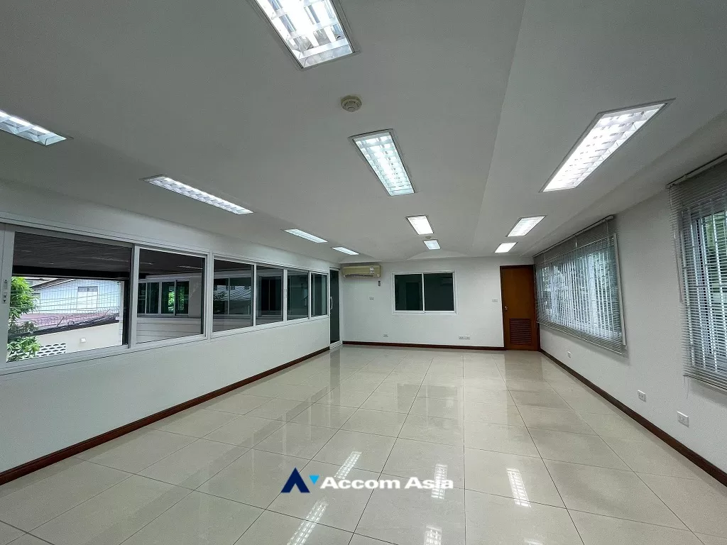  2  Office Space For Rent in Sathorn ,Bangkok BTS Chong Nonsi at Mobicom 2 Building AA17172