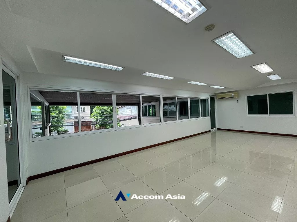  1  Office Space For Rent in Sathorn ,Bangkok BTS Chong Nonsi at Mobicom 2 Building AA17172