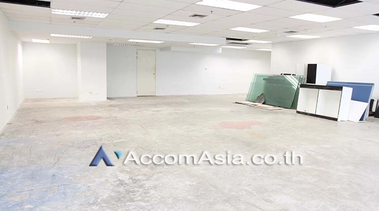 unit Spacious open-plan office with glass walls and natural light in Sathorn (AA17194)