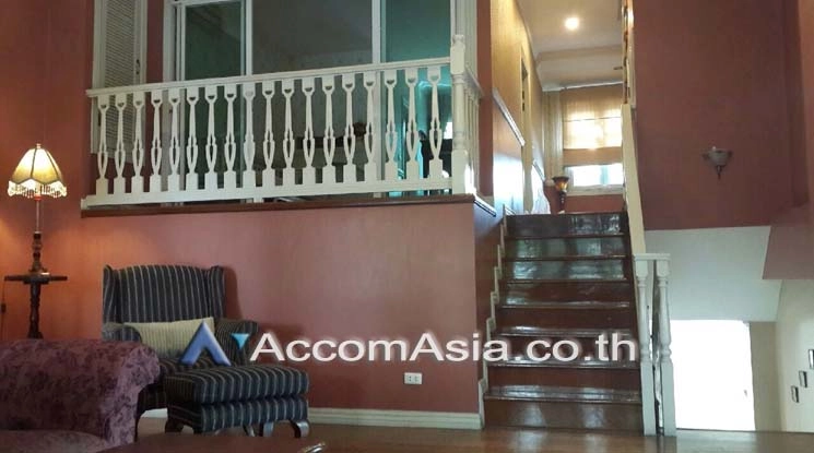 unit 3 Bedrooms  Townhouse For Rent in Bang Na, Bangkok  near BTS Bearing (AA17201)
