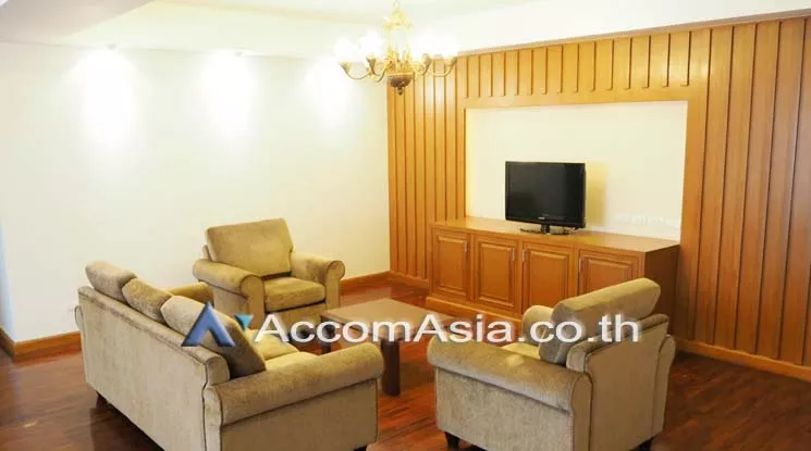  3 Bedrooms  Apartment For Rent in Ploenchit, Bangkok  near BTS Ploenchit (AA17213)