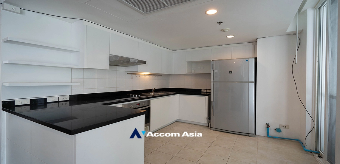 Pet friendly |  4 Bedrooms  Apartment For Rent in Sukhumvit, Bangkok  near BTS Ekkamai (AA17223)