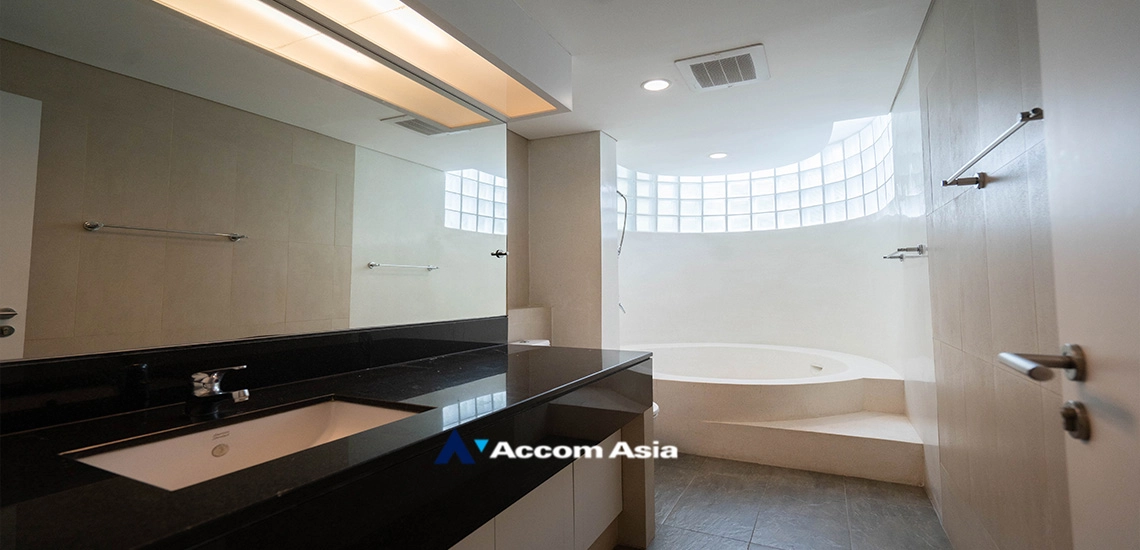 16  4 br Apartment for rent and sale in Sukhumvit ,Bangkok BTS Ekkamai at Ekkamai Family Apartment AA17223