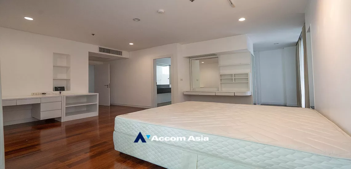 8  4 br Apartment For Rent in Sukhumvit ,Bangkok BTS Ekkamai at Ekkamai Family Apartment AA17223