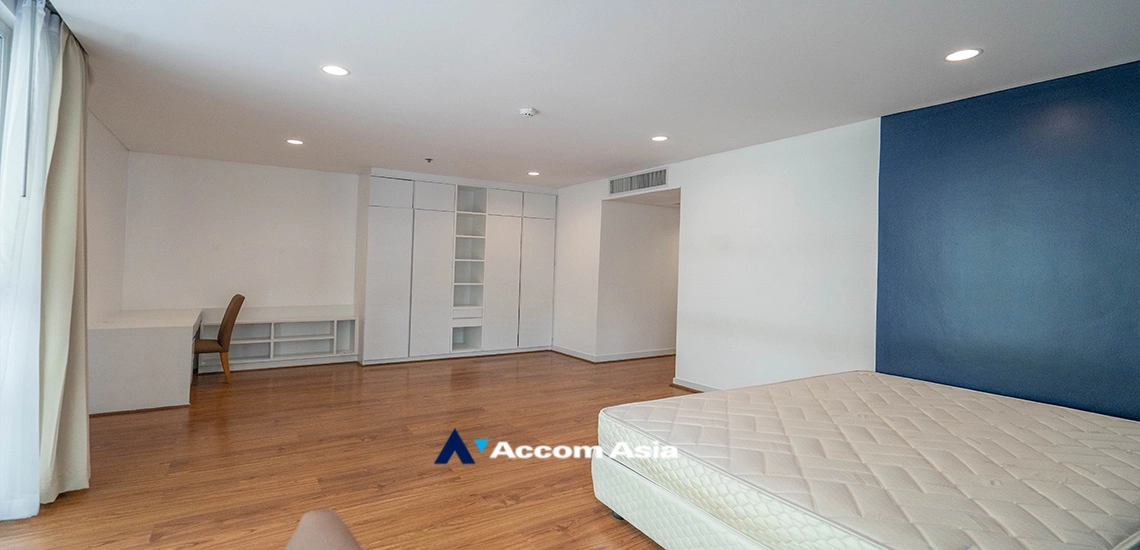 10  4 br Apartment For Rent in Sukhumvit ,Bangkok BTS Ekkamai at Ekkamai Family Apartment AA17223