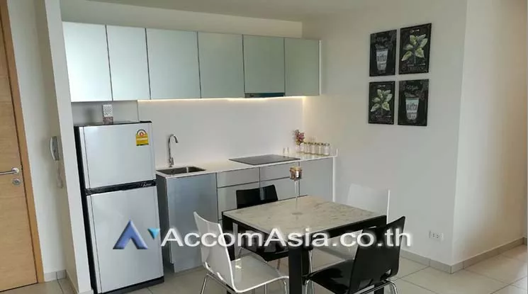  2 Bedrooms  Condominium For Rent in Sukhumvit, Bangkok  near BTS Ekkamai (AA17247)