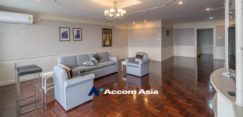 Pet friendly |  3 Bedrooms  Apartment For Rent in Sukhumvit, Bangkok  near BTS Ekkamai (AA17254)
