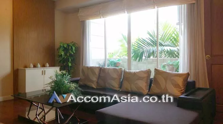 unit 2 Bedrooms  Condominium For Rent in Ploenchit, Bangkok  near BTS Ratchadamri (AA17276)
