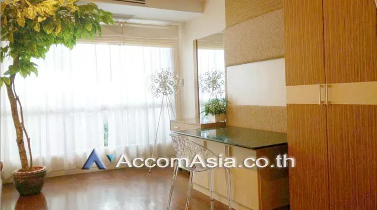 11  2 br Condominium For Rent in Ploenchit ,Bangkok BTS Ratchadamri at Baan Thanon Sarasin AA17276