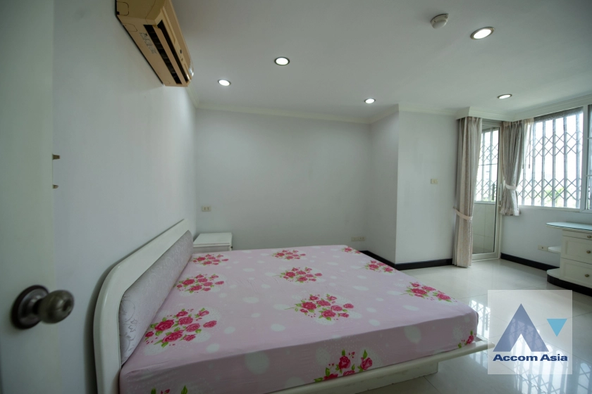 15  4 br Condominium for rent and sale in Sukhumvit ,Bangkok BTS Ekkamai at Oriental Tower AA17280