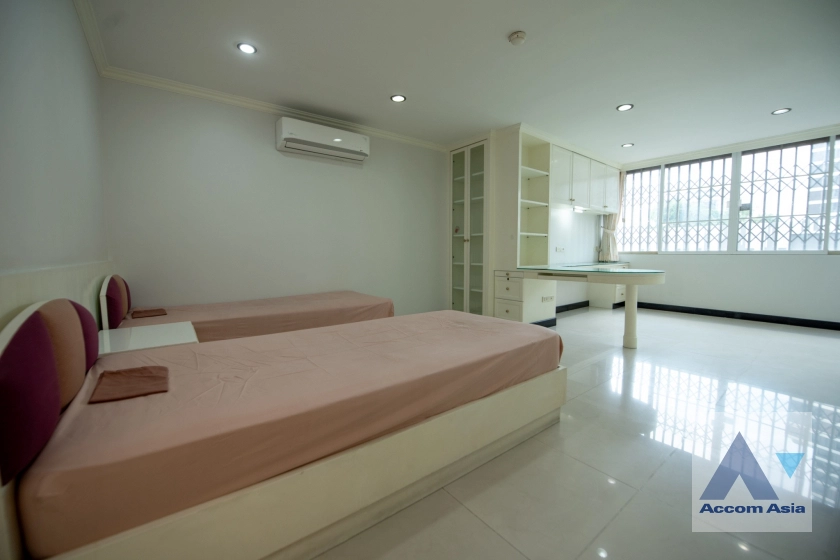 21  4 br Condominium for rent and sale in Sukhumvit ,Bangkok BTS Ekkamai at Oriental Tower AA17280