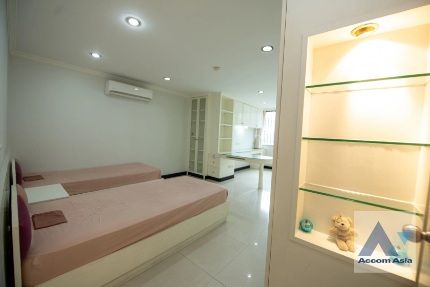 22  4 br Condominium for rent and sale in Sukhumvit ,Bangkok BTS Ekkamai at Oriental Tower AA17280