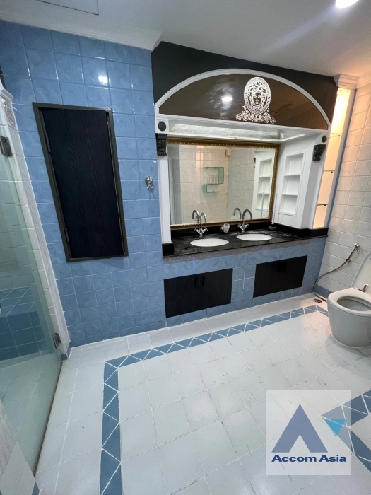 31  4 br Condominium for rent and sale in Sukhumvit ,Bangkok BTS Ekkamai at Oriental Tower AA17280