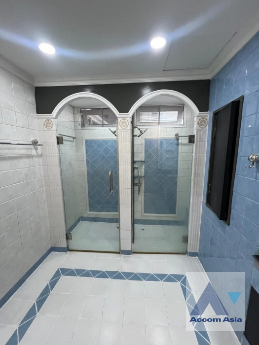 30  4 br Condominium for rent and sale in Sukhumvit ,Bangkok BTS Ekkamai at Oriental Tower AA17280