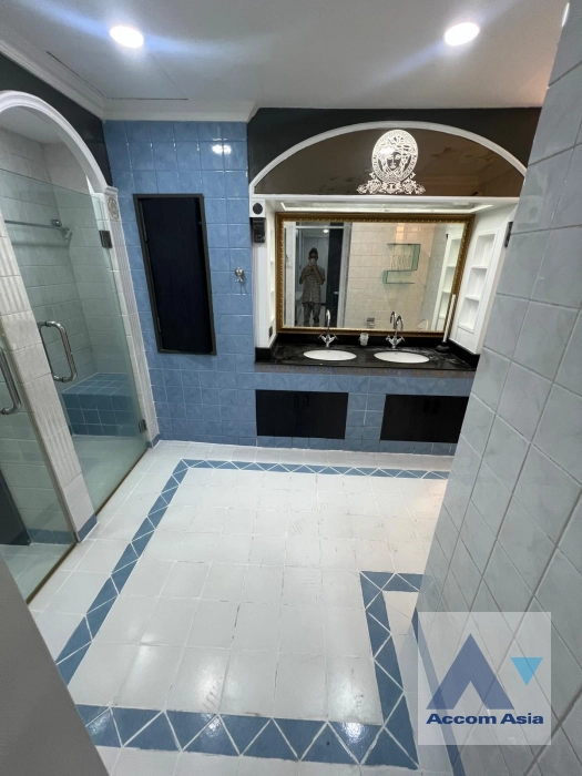 13  4 br Condominium for rent and sale in Sukhumvit ,Bangkok BTS Ekkamai at Oriental Tower AA17280