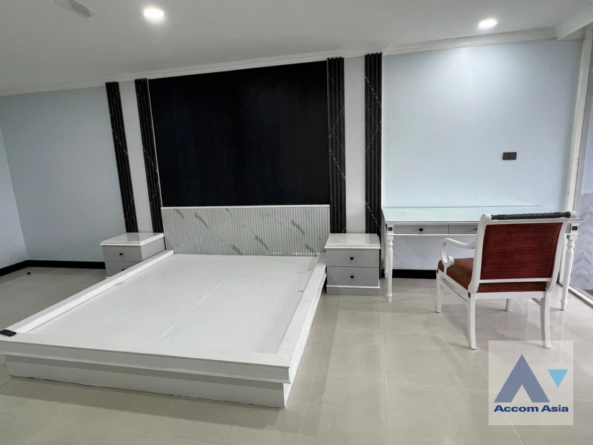 17  4 br Condominium for rent and sale in Sukhumvit ,Bangkok BTS Ekkamai at Oriental Tower AA17280