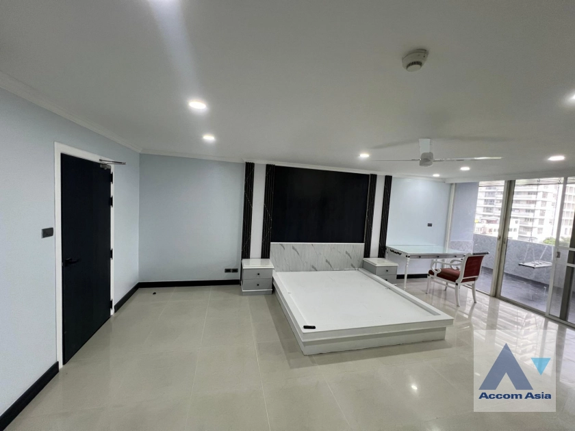 18  4 br Condominium for rent and sale in Sukhumvit ,Bangkok BTS Ekkamai at Oriental Tower AA17280