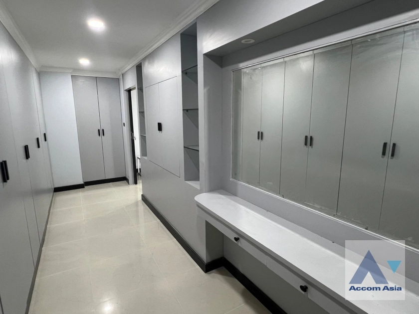 16  4 br Condominium for rent and sale in Sukhumvit ,Bangkok BTS Ekkamai at Oriental Tower AA17280